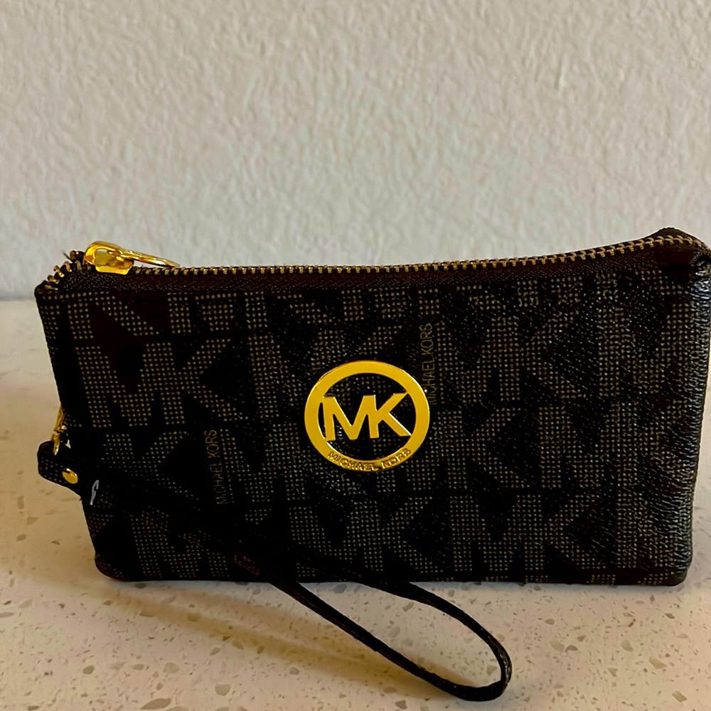 Small handheld purse-let